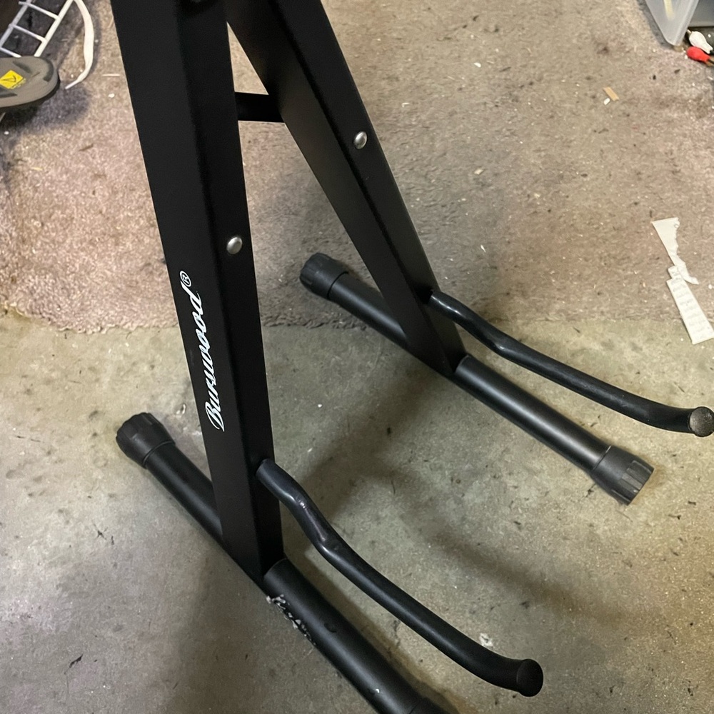 Guitar floor stand foldable